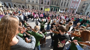 Muzyczny korowód na ulicach. Tak Poznań uczcił Międzynarodowy Dzień Muzyki [GALERIA]