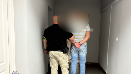 Miał usłyszeć zarzuty za jazdę po alkoholu. Na komisariat przyjechał pijany