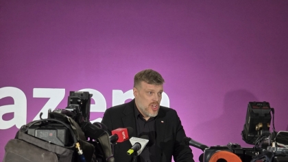 Zandberg ostro o Tusku i Kaczyńskim. „Dwóch nienawistnych emerytów”