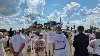 Tysiące młodych na Lednicy. Trwa jubileuszowy Apel Trzeciego Tysiąclecia