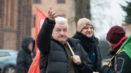 Ikonowicz i Zandberg wsparli protest pod poznańską Katedrą. 
