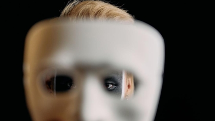 Ekspert: ziewanie jako jedna z metod obrony przed deepfake'ami