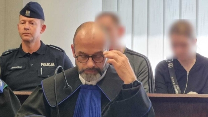 Kazał 5-letniej Oliwii stać trzy doby przy ścianie i jeść papier. Matka i ojczym skazani