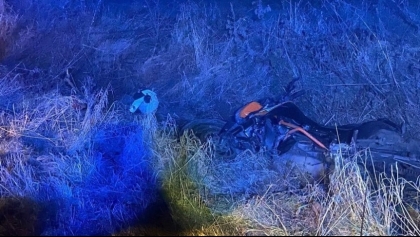 Policjanci zauważyli wystającą z rowu rękę. Funkcjonariusze uratowali 18-latka