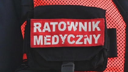 Dramatyczna akcja na jeziorze Winiary. Wyciągnęli mężczyznę spod lodu