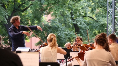 Młoda Filharmonia zagrała w parku 