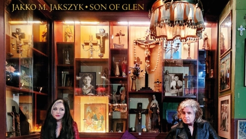 Niebanalnie o miłości i pocałunkach - recenzja Ryszarda Glogera