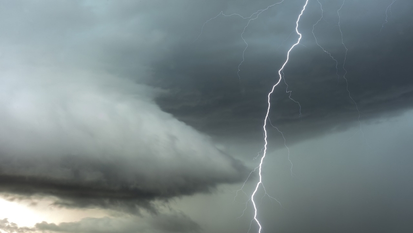 Synoptycy ostrzegają przed burzami. Niespokojna noc w Wielkopolsce