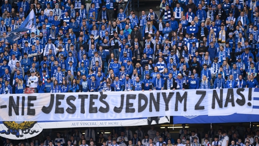 Kibice przeciwko prezydentowi. 