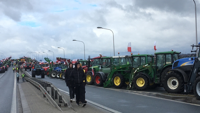 Protesty rolników w Wielkopolsce. Niektóre blokady potrwają całą noc [AKTUALIZACJA]