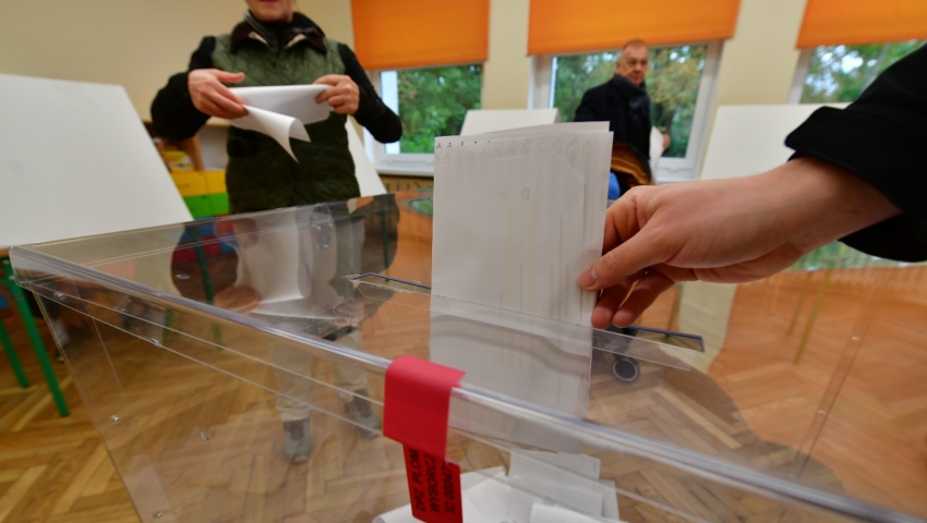 Mniej osób niż przed wyborami parlamentarnymi dopisuje się do spisu wyborców w Poznaniu
