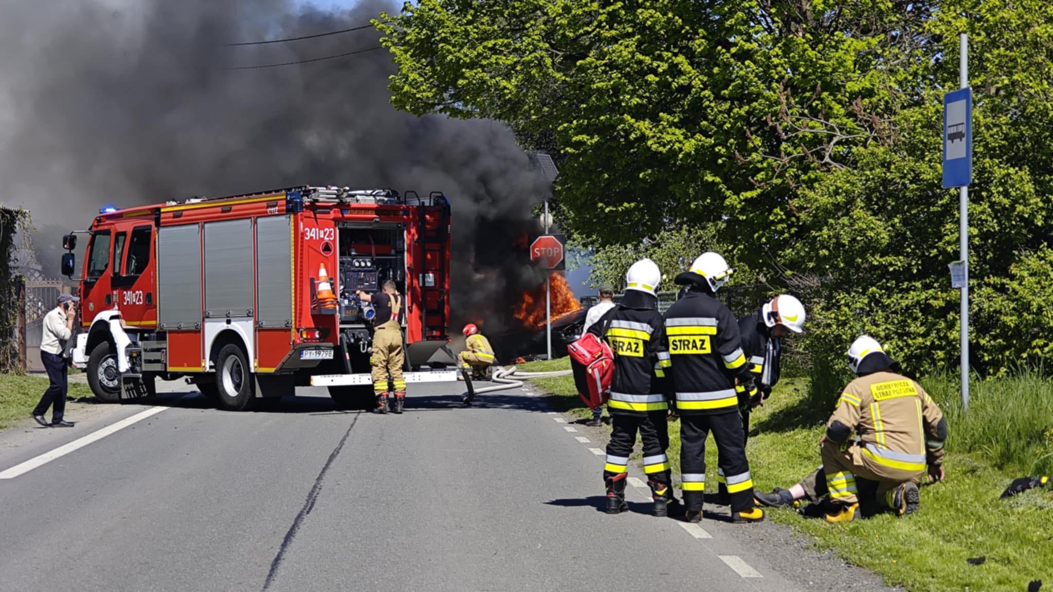 Nie zatrzymał się na "stopie". Dramatyczne zderzenie dwóch fordów