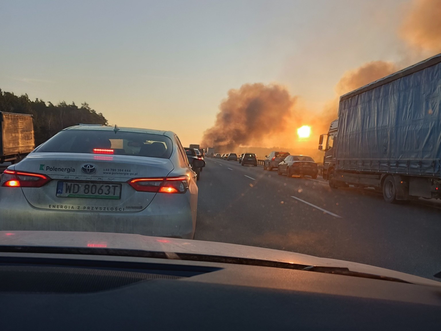 Płonąca ciężarówka na A2. Autostrada całkowicie zablokowana!