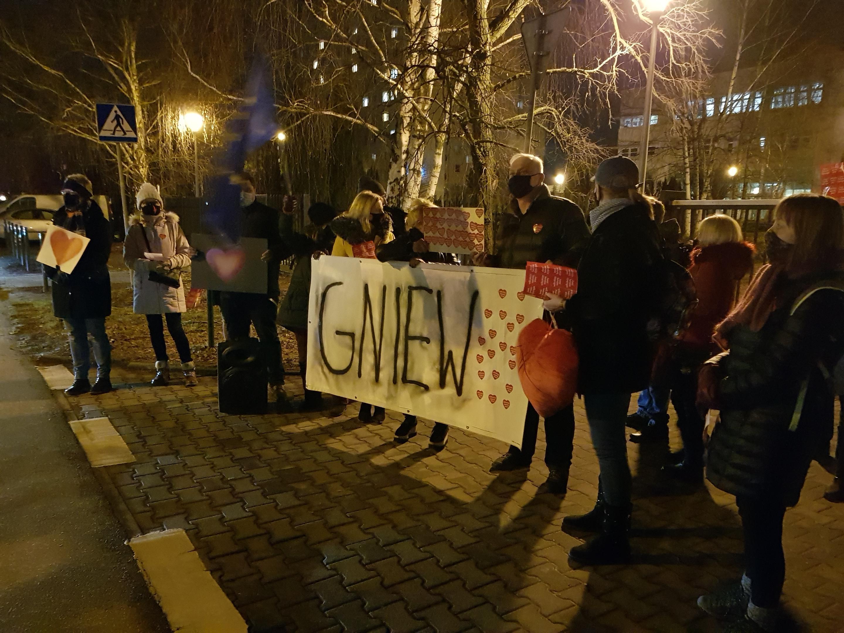 Protest przed poznańskim oddziałem TVP. Na manifestantów czekał