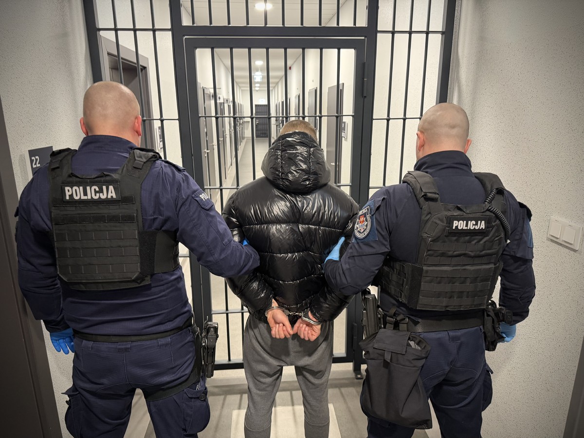 Bili swoje ofiary drewniana pałką, wywozili za miasto w bagażniku i zastraszali