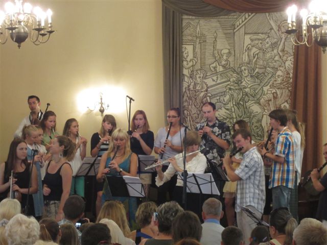 W wakacje uczyli się grać