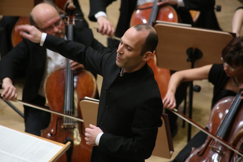 Zuckermann: Z angielskim humorem